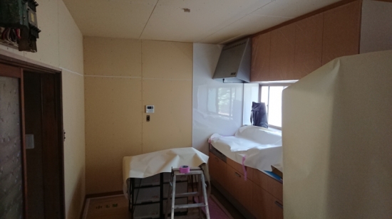 キッチンの壁&天井のクロス（壁紙）張り替え＠埼玉県入間市